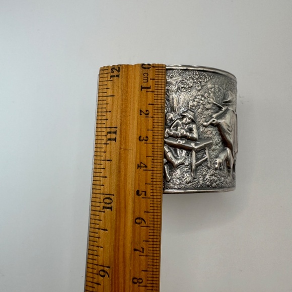 Vintage Jorgen Th Steffesen silver plated repousse cuff bracelet tavern scene. - Picture 11 of 12